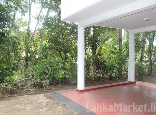 Bungalow Type House available Lease in Kadawatha