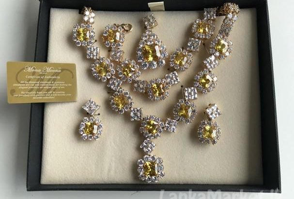 Mona Moona by Belgium Jewlery Set for sale