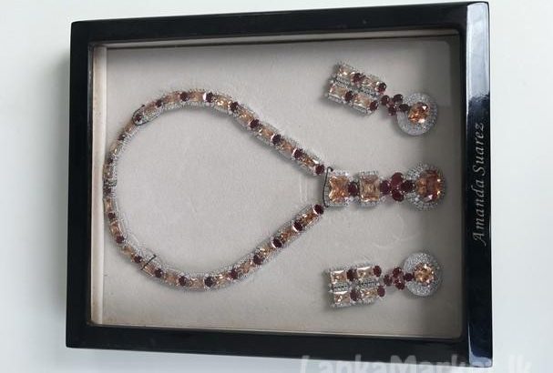 Amanda Suarez Set for sale