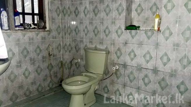 House at Imbulgoda for Sale | LankaMarket