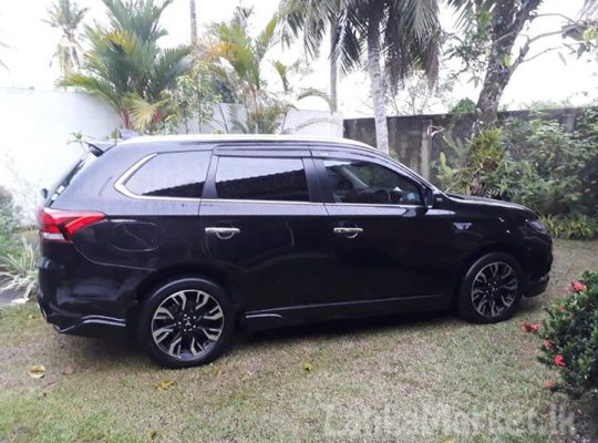 Mitsubishi Outlander Jeep 2015