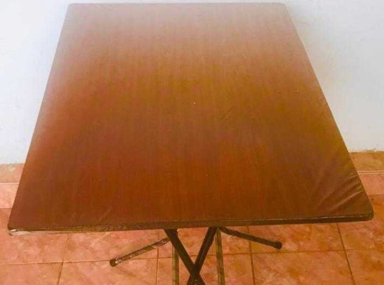 Folding table