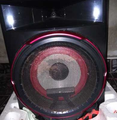 LG CJ88 XBOOM Audio System with Karaoke Creator