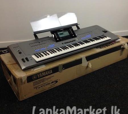 New Yamaha Tyros5 61-Key Arranger Workstation Keyboard