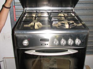 USED ELBA 4 BURNER ELECTRIC OVEN/HOB AND LG MICROWAVE OVEN