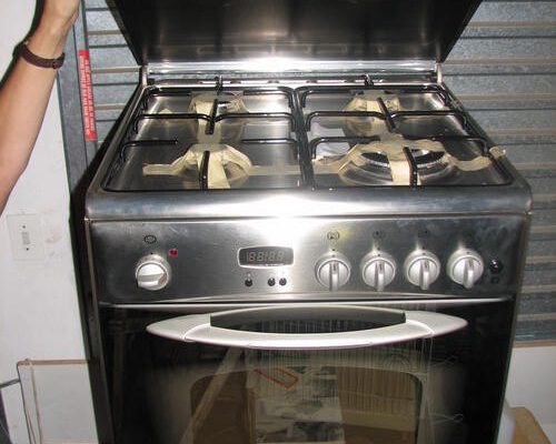 USED ELBA 4 BURNER ELECTRIC OVEN/HOB AND LG MICROWAVE OVEN