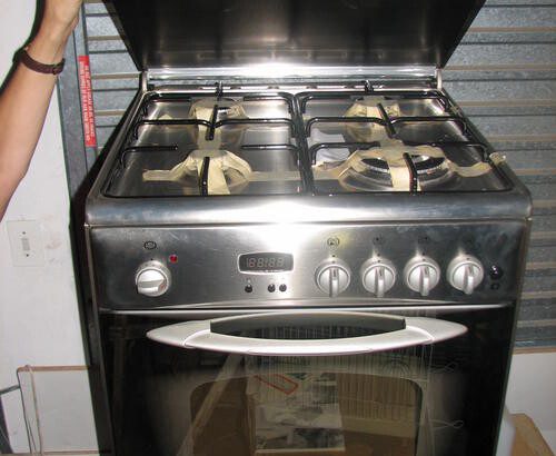 USED ELBA 4 BURNER ELECTRIC OVEN/HOB AND LG MICROWAVE OVEN