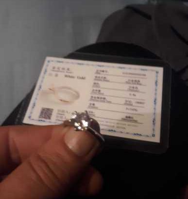 18 kt white gold diamond engagement ring