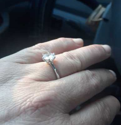 18 kt white gold diamond engagement ring