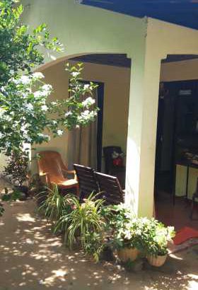 පර්චස් 10 ක නිවසක් සහිත ඉඩමක්  ජල පහසුකම් ද ඇත.