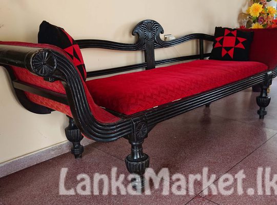 Antique Sofa- Kavichchiya