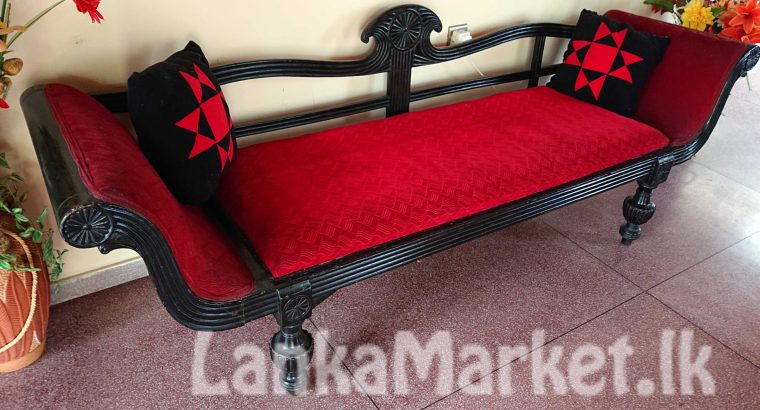 Antique Sofa- Kavichchiya
