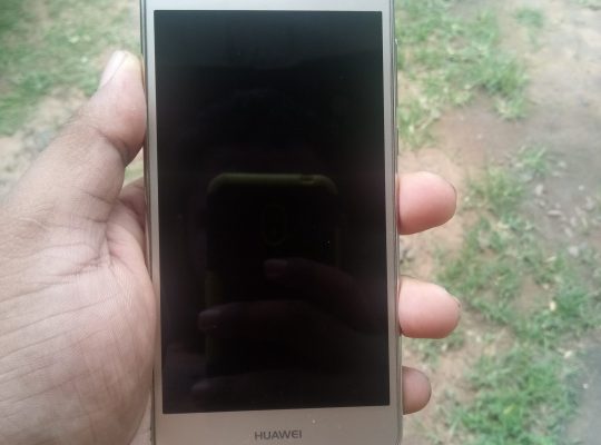 Huawei Y5 සුපිරියක් සොයන්නෙකුට හිරිලාවත් නෑ හොදටම තියනවා Lady used ! සල්ලි හදිසියකට දෙන්නේ phone chrager back cover only අද හෙට ගන්නවනම් ගාන අඩු කරන්න පුලුවන් තව call me!!