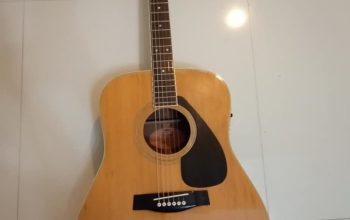 Original Yamaha Accoustic Box Guitar