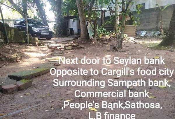 8 perches bear land @Attidiya main road