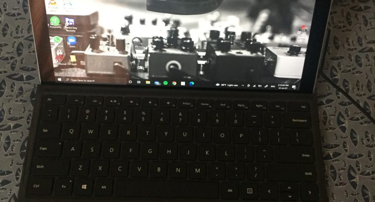 Microsoft Surface Pro 4 Laptop / Tablet