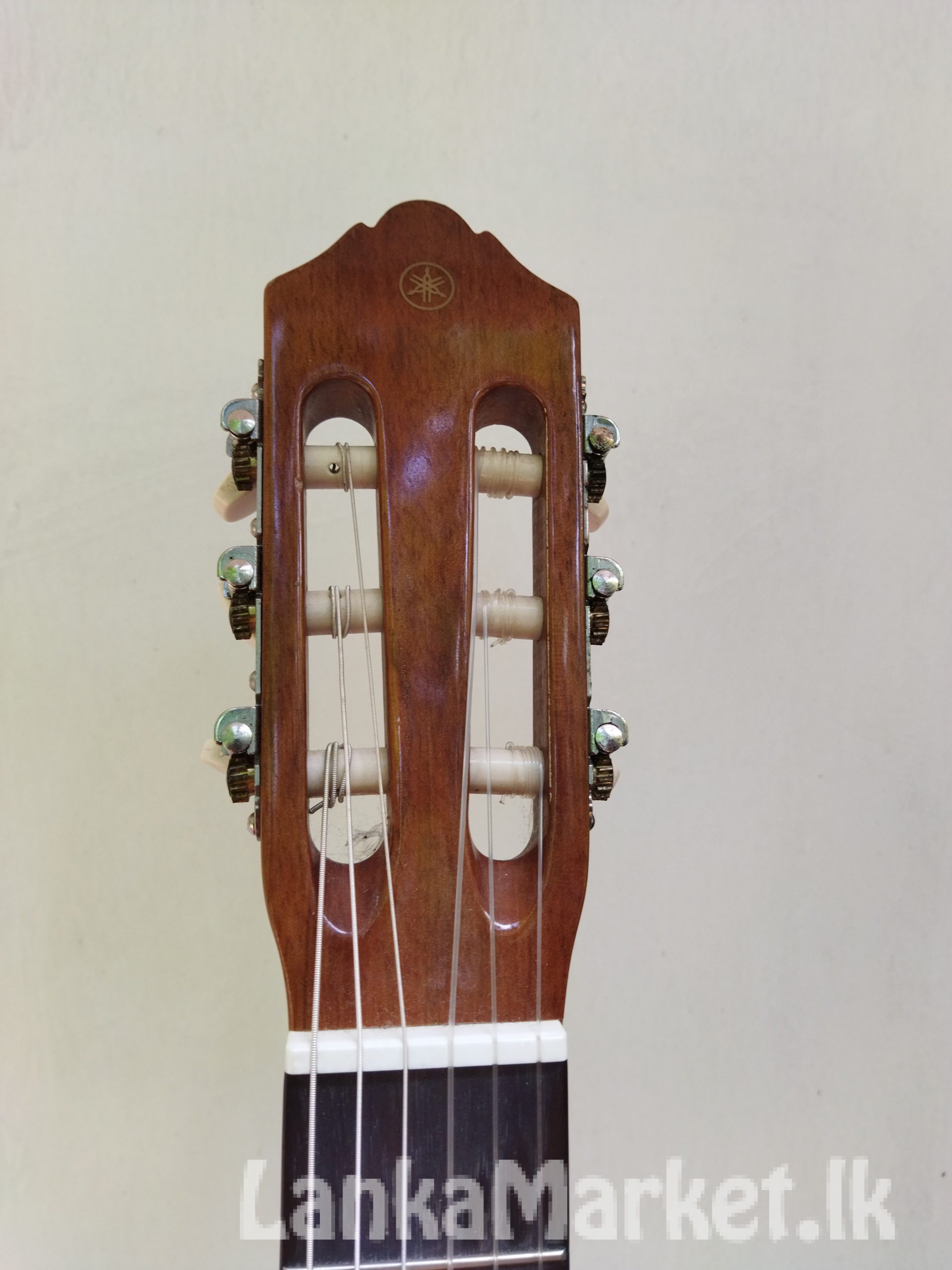 Original YAMAHA C40 Classical Guitar (used) Good condition..