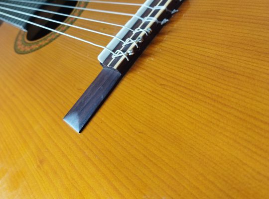 Original YAMAHA C40 Classical Guitar (used) Good condition..