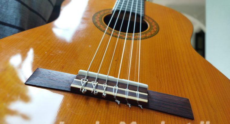 Original YAMAHA C40 Classical Guitar (used) Good condition..