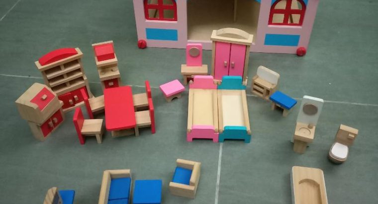 Used Doll house to sell