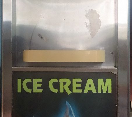 Hitachi Ice cream machine with free plaster of Paris ice corn