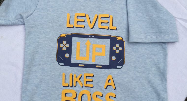 කුඩා ළමුන් සදහා අනර්ඝ තත්ත්වයේ ටී ශර්ට්