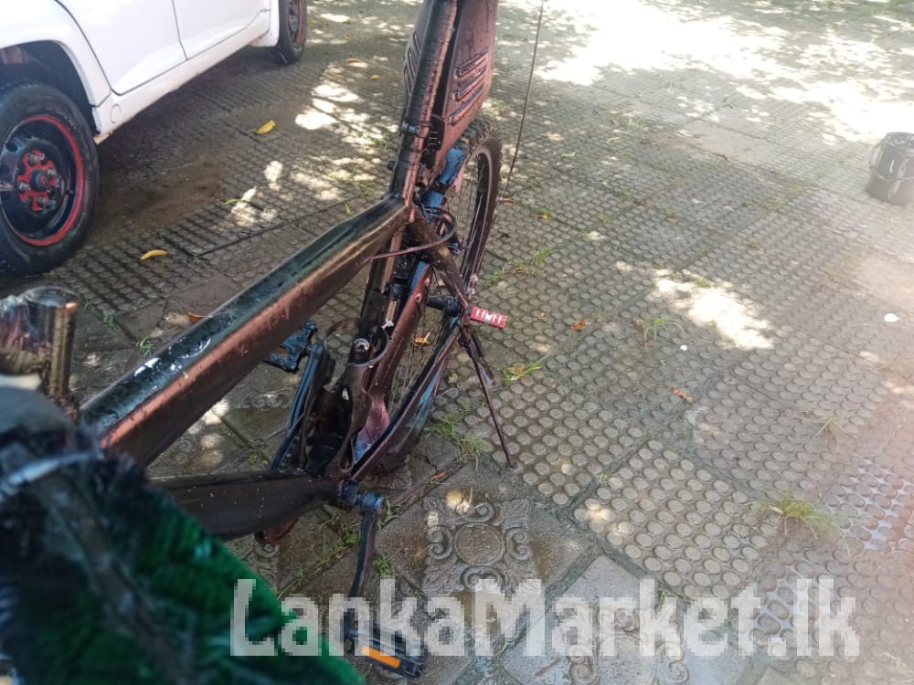 Used Tomahawk Mountain Bicycle For Sale