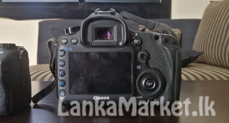 Canon EOS 5D Mark III DSLR Camera body with box