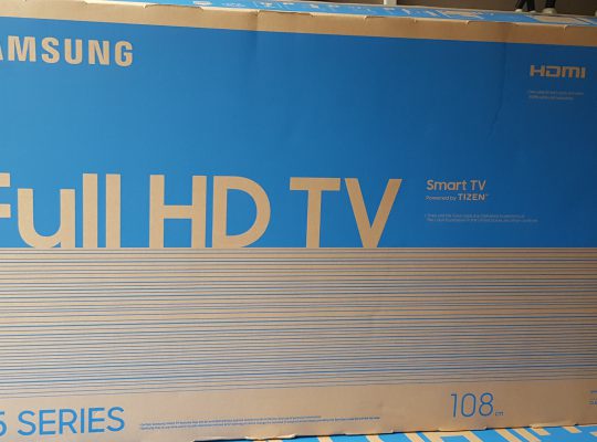 v Samsung 43” Full HD Smart TV
