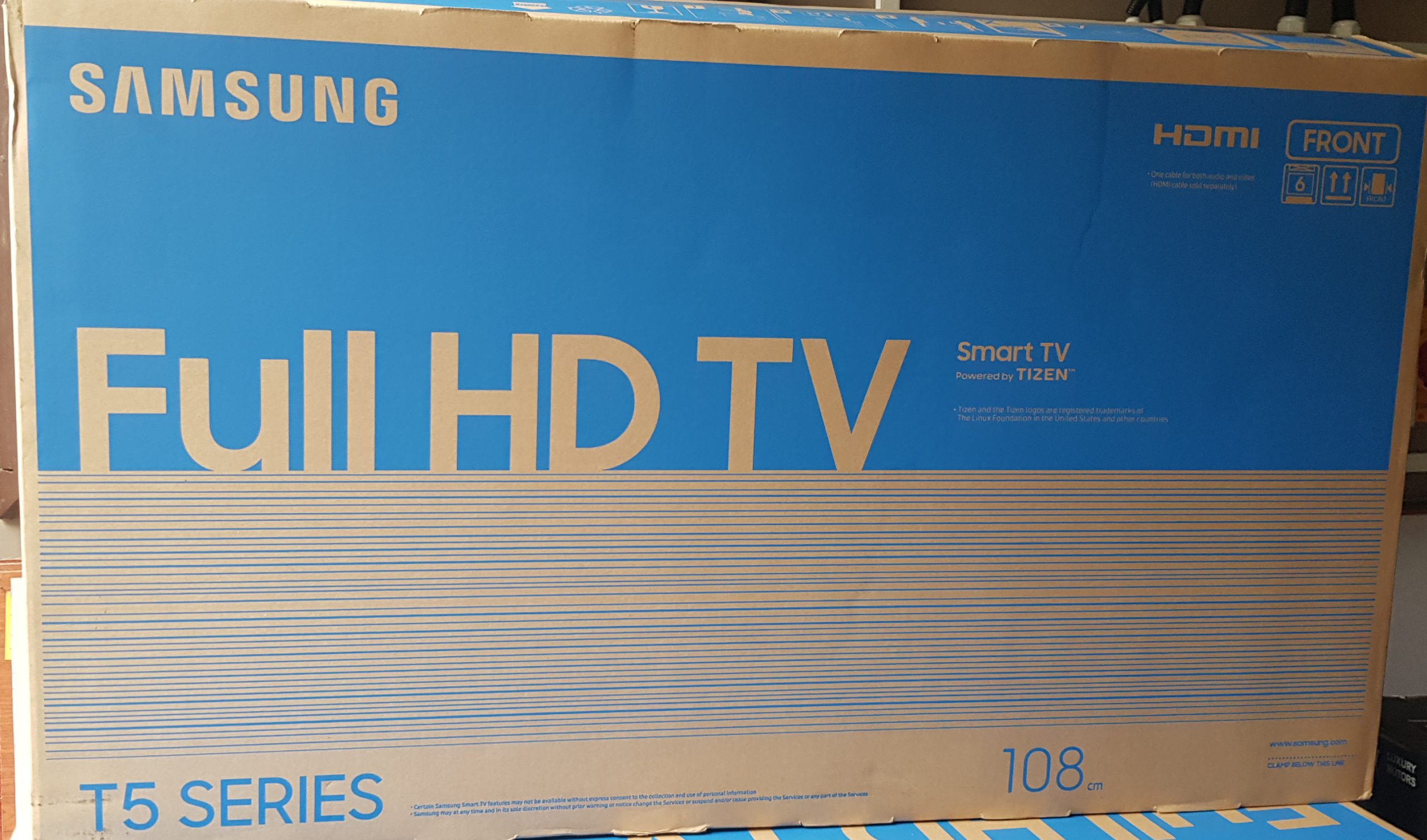 v Samsung 43” Full HD Smart TV