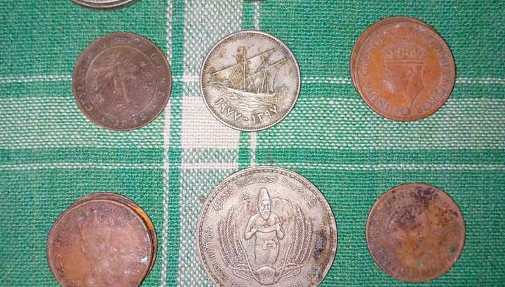 පැරණි කාසි වර්ග බොහොමයක් ඇත.