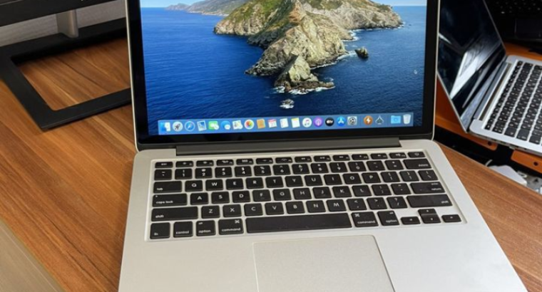 MacBook Pro 13 Retina i7/8/512GB.