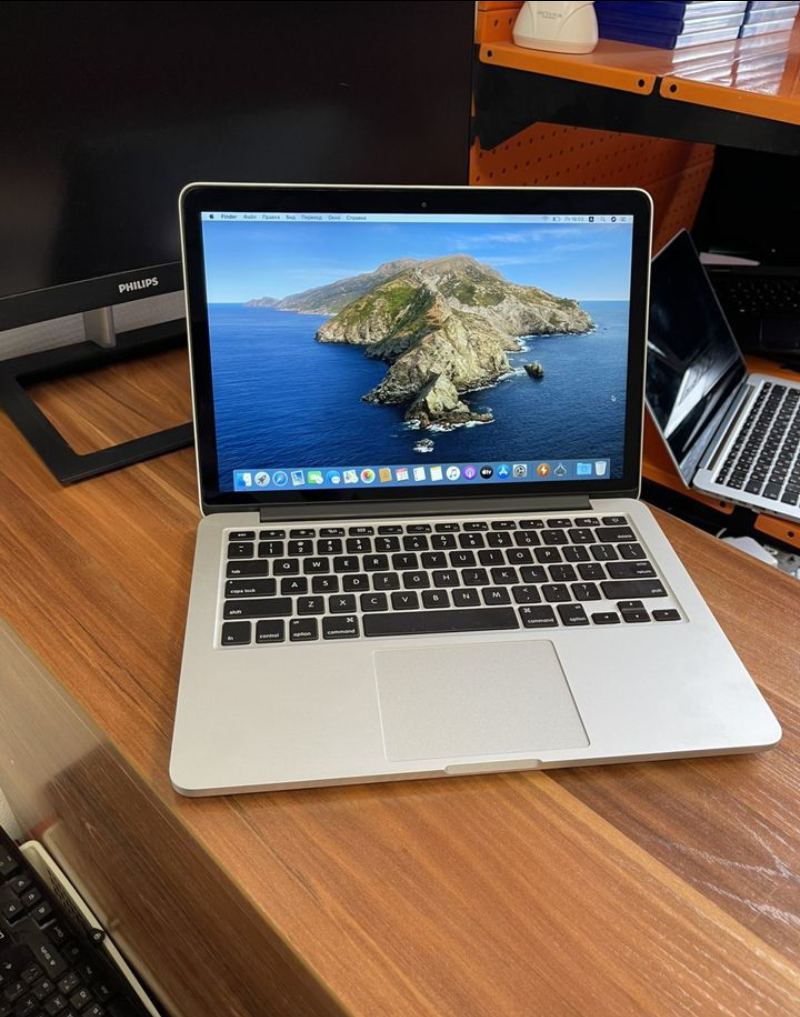 MacBook Pro 13 Retina i7/8/512GB.