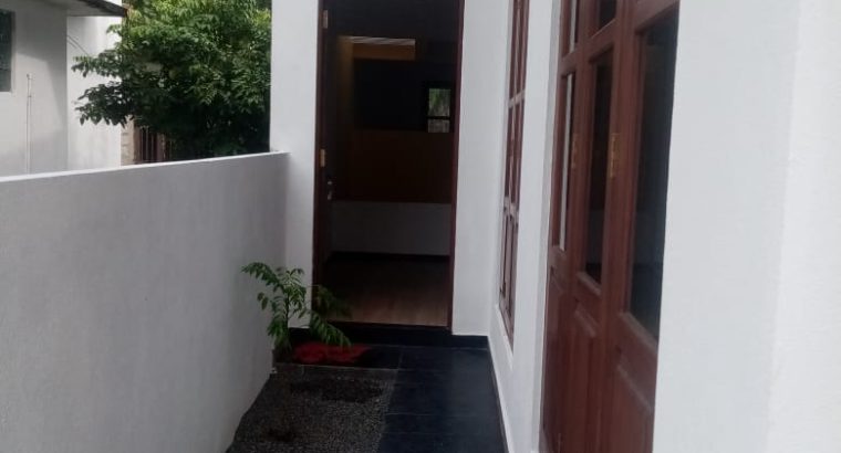 Kadawata webada Kirillawatta Road 7.5 perch land Three bed rooms hall pantry varanda dining room wash room fully tiled 2.5 km to colombo Kandy Road and 3km to Katunayake highway 15 million negotiable