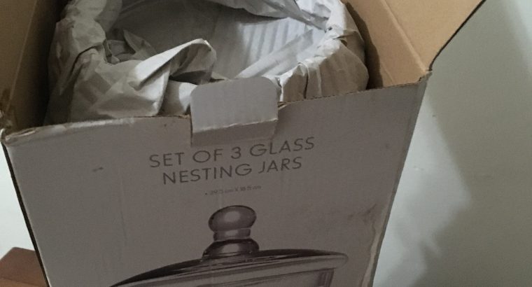 Set three glass nestling jard