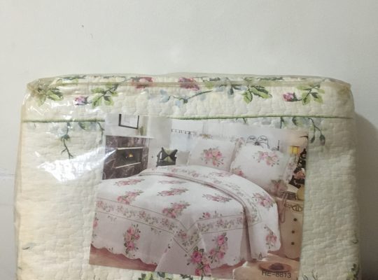 Queen size quilted bed sheet