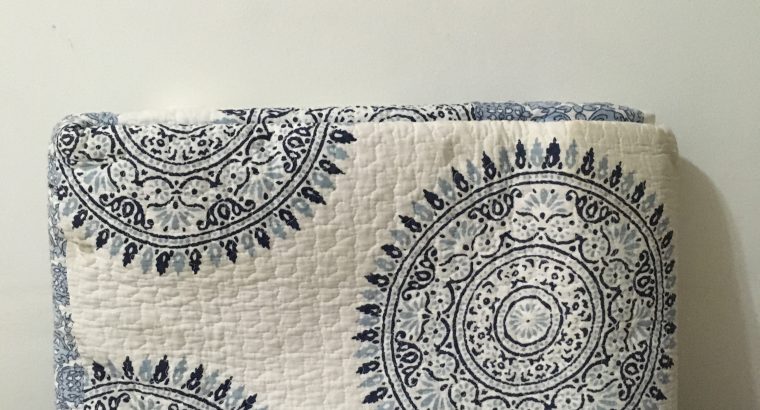 Queen size quilted bed sheet