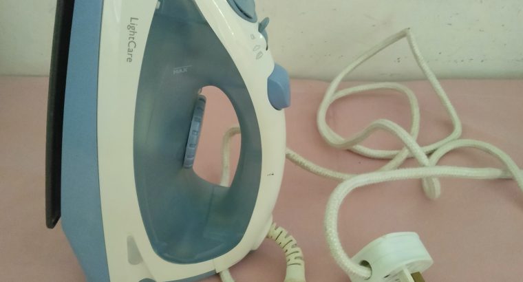 2 Brand New Steam Irons – Philips and Black & Decker