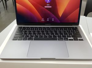 MacBook Pro (13-inch, 2020, Four Thunderbolt 3 ports)