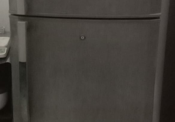 හොද මට්ටමේ ඇති ශීතකරණයක් විකිණීමට