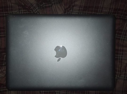 Apple MacBook Pro 2011 13inch i5 2.3Ghz 4 GB 320GB