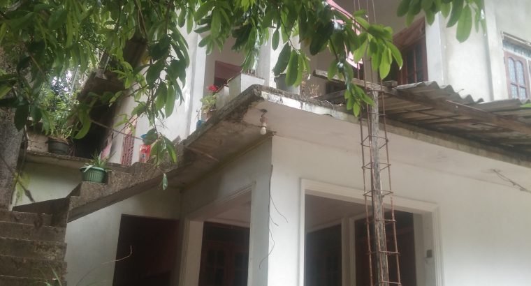 නුවරඑලිය වලපනේ තෙමහල් නිවසක් විකිනීමට ඇත