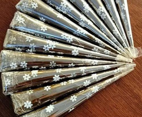 Natural dark stains henna cone