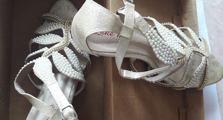 Wedding shoes for birdes