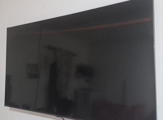 Display out 55″ samsung smart tv urgent sale