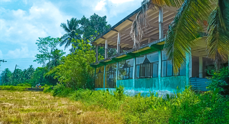 Yatiyana, Aparekka – Building for Sale Near the Ma