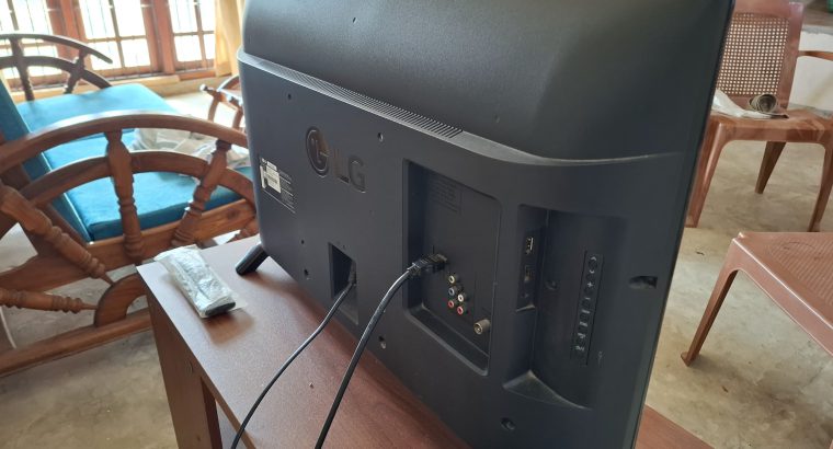 LG 32″ Tv And Stand