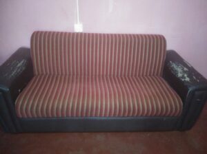 Singer sofa