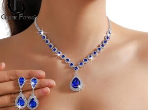 Necklace and earrings 💙💫🦋