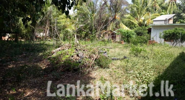 8Km from Kesbewa house for sale @Galkade junction